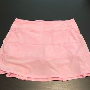 Light pink LuLulemon skirt size 6 tall